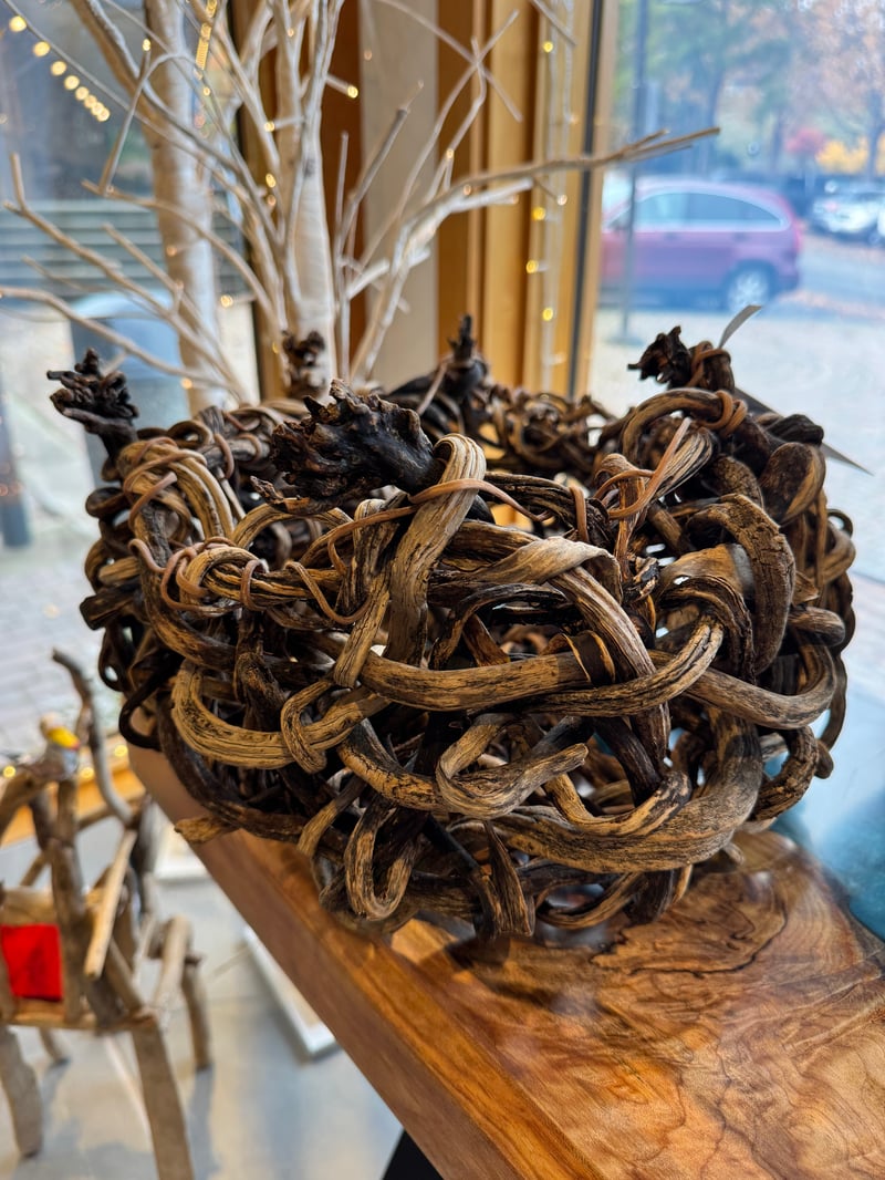 Medium Laminaria and Bull Kelp Basket
