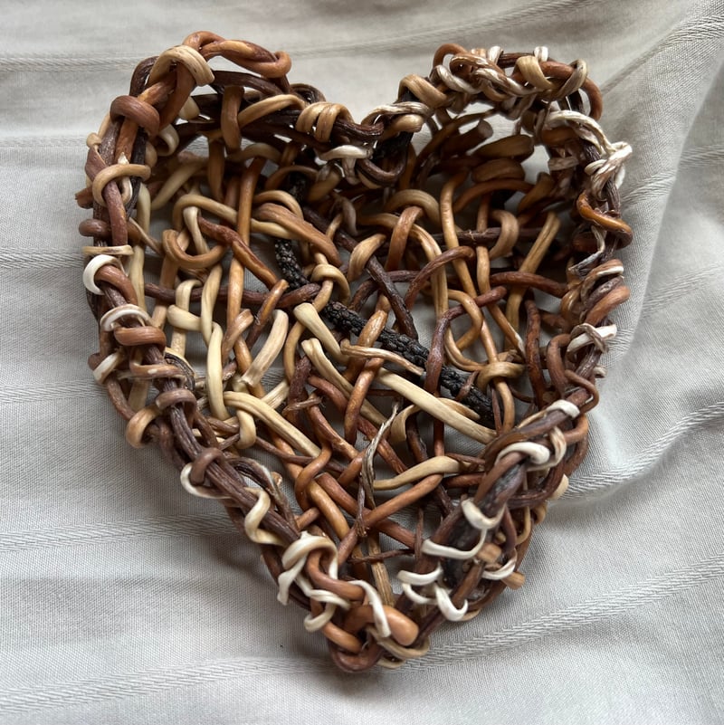Mixed Kelp Heart Basket Small