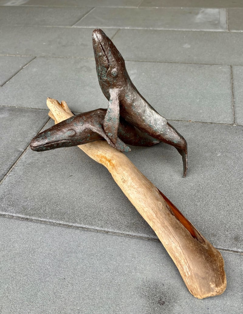 2 Escorts - double whales